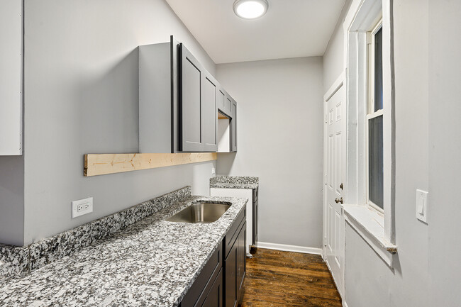 Building Photo - 2139 E 67th St