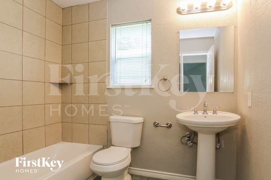 Building Photo - 1801 Whitebriar Dr