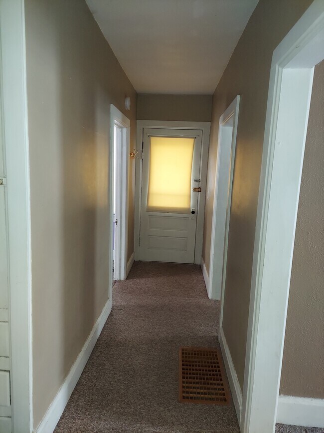 Building Photo - 718 W Jackson St