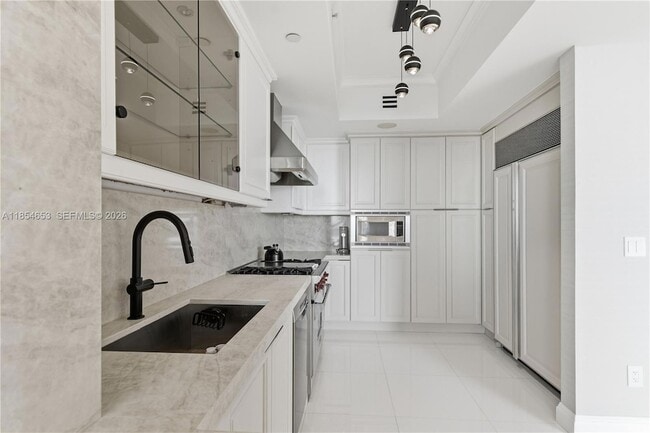 Building Photo - 17875 Collins Ave