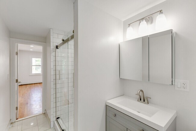 Building Photo - 161 Ashland Ave