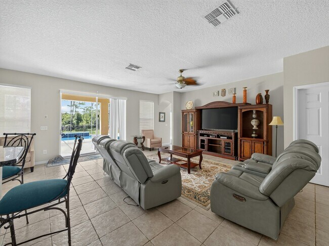 Building Photo - 8519 La Isla Dr