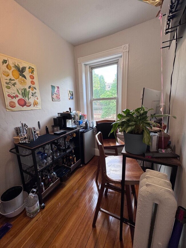 Building Photo - 8 Strathmore Rd