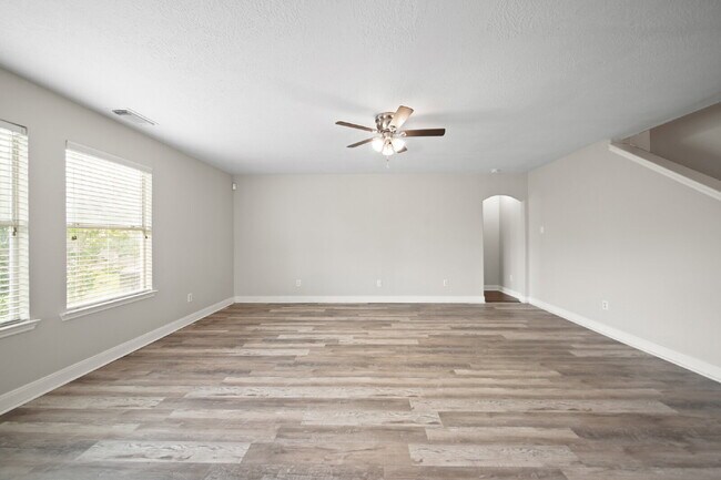 Building Photo - Spacious 4-Bedroom Home in Winfield Lakes