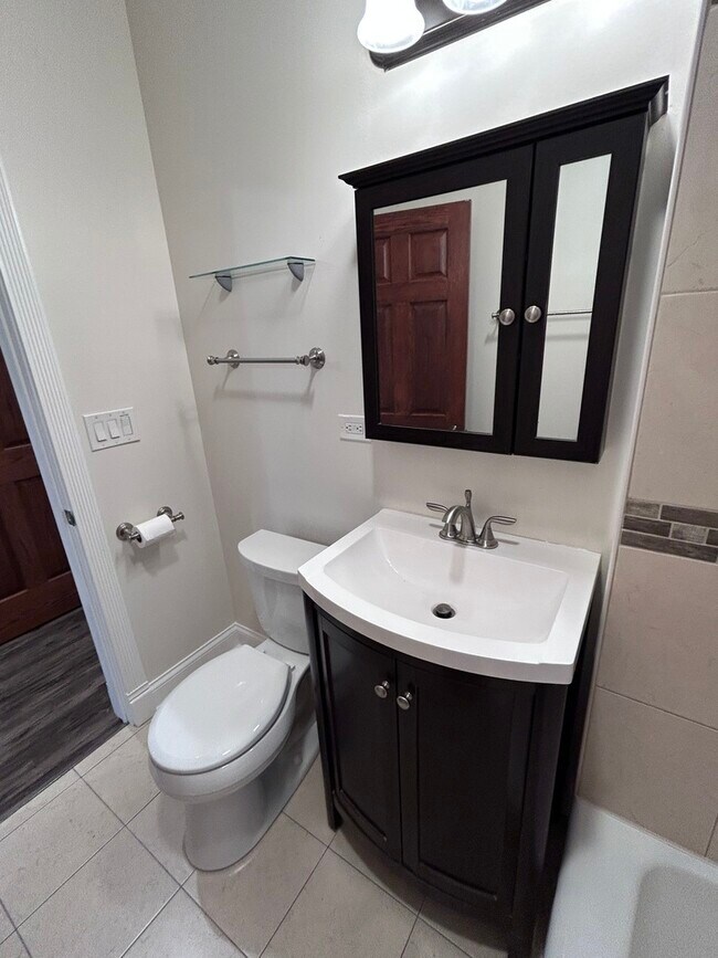 Building Photo - 2336 W Thomas St