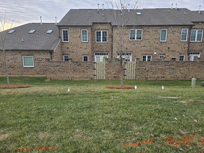 Building Photo - 716 Carneros Ci