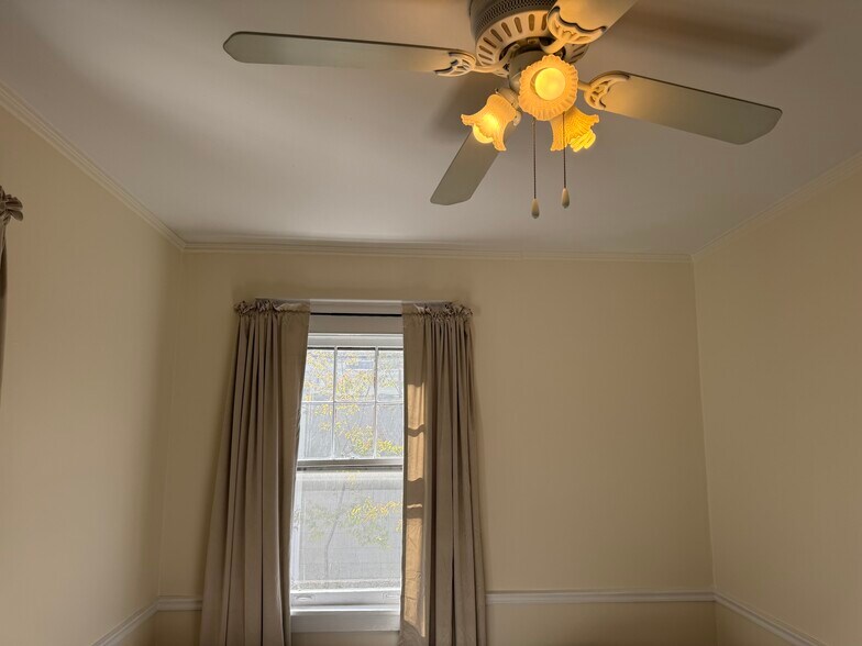 Bedroom - 878 Ash St