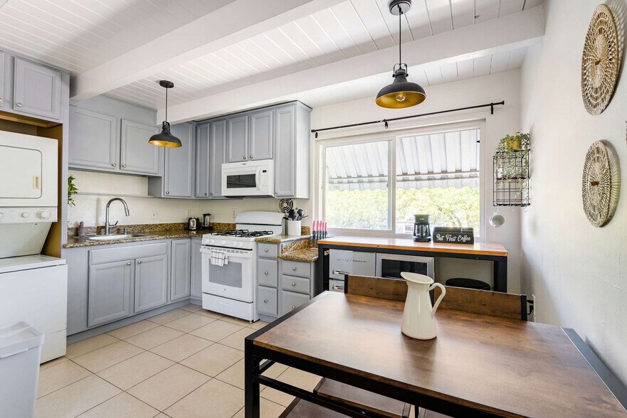 Building Photo - 2312 Bonar St