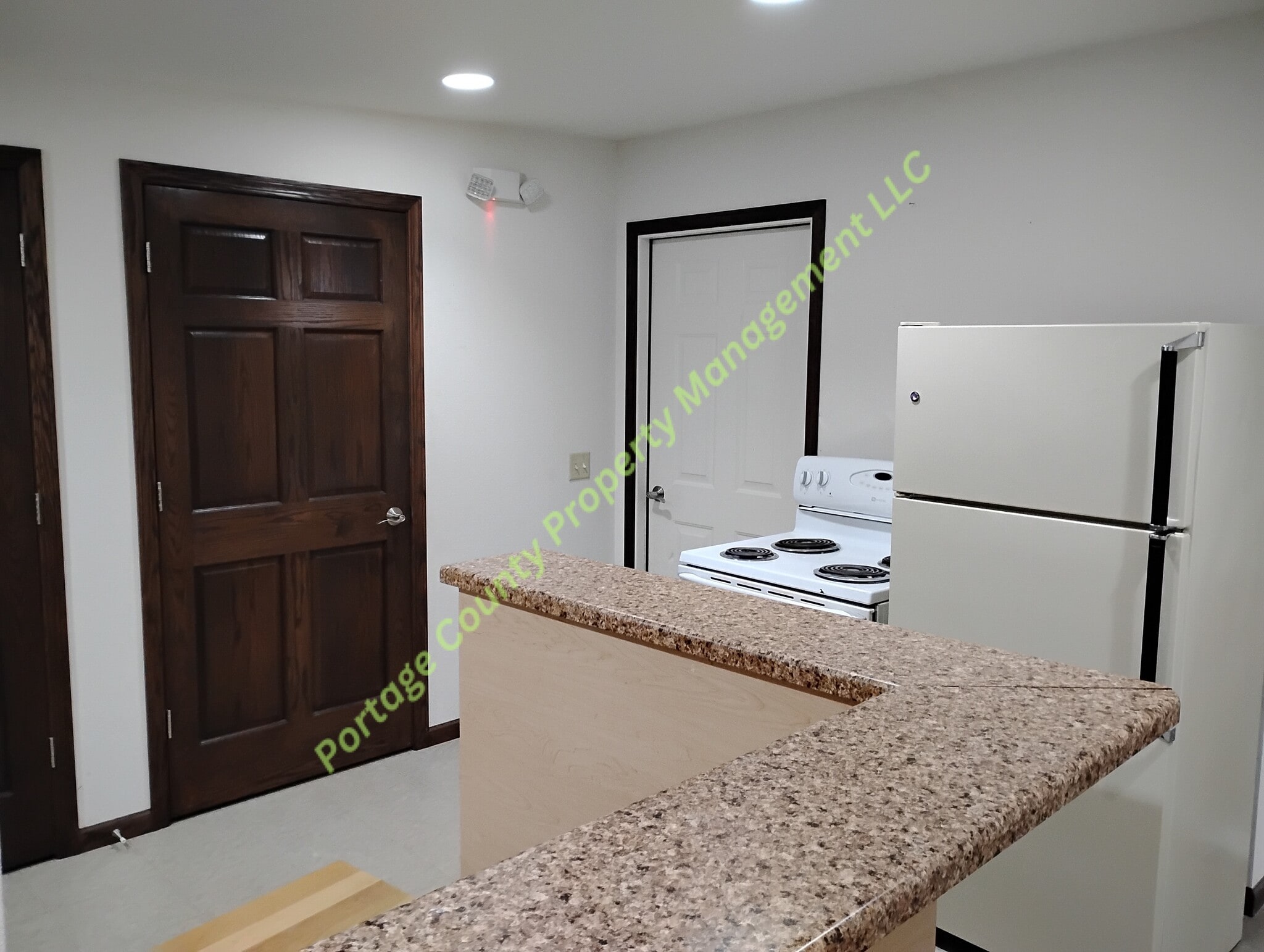 Building Photo - 207 S Main St