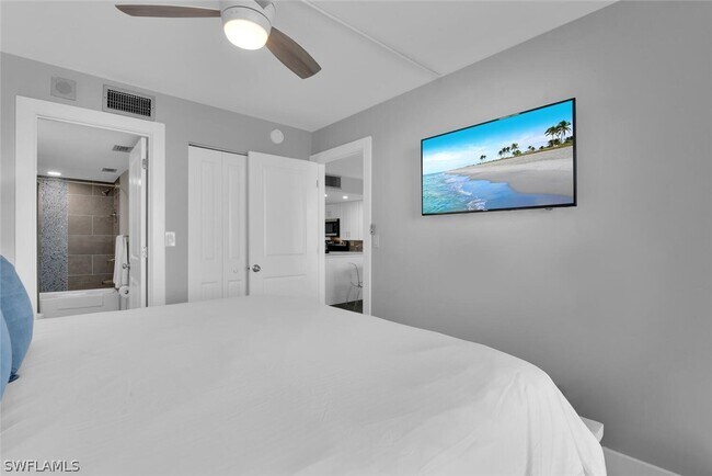 Building Photo - 890 S Collier Blvd