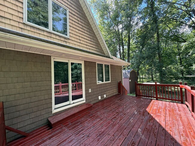 Building Photo - 7366 Surrey Dr