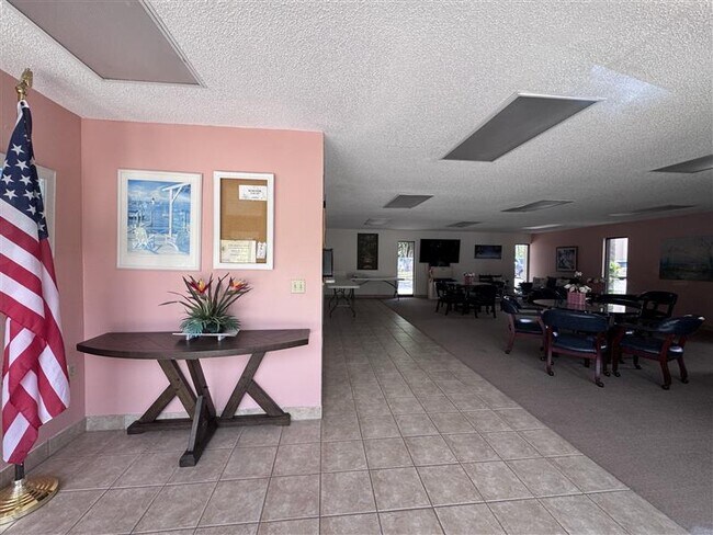 Building Photo - 519 Albee Farm Rd