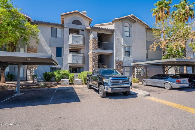 Building Photo - 2025 E Campbell Ave