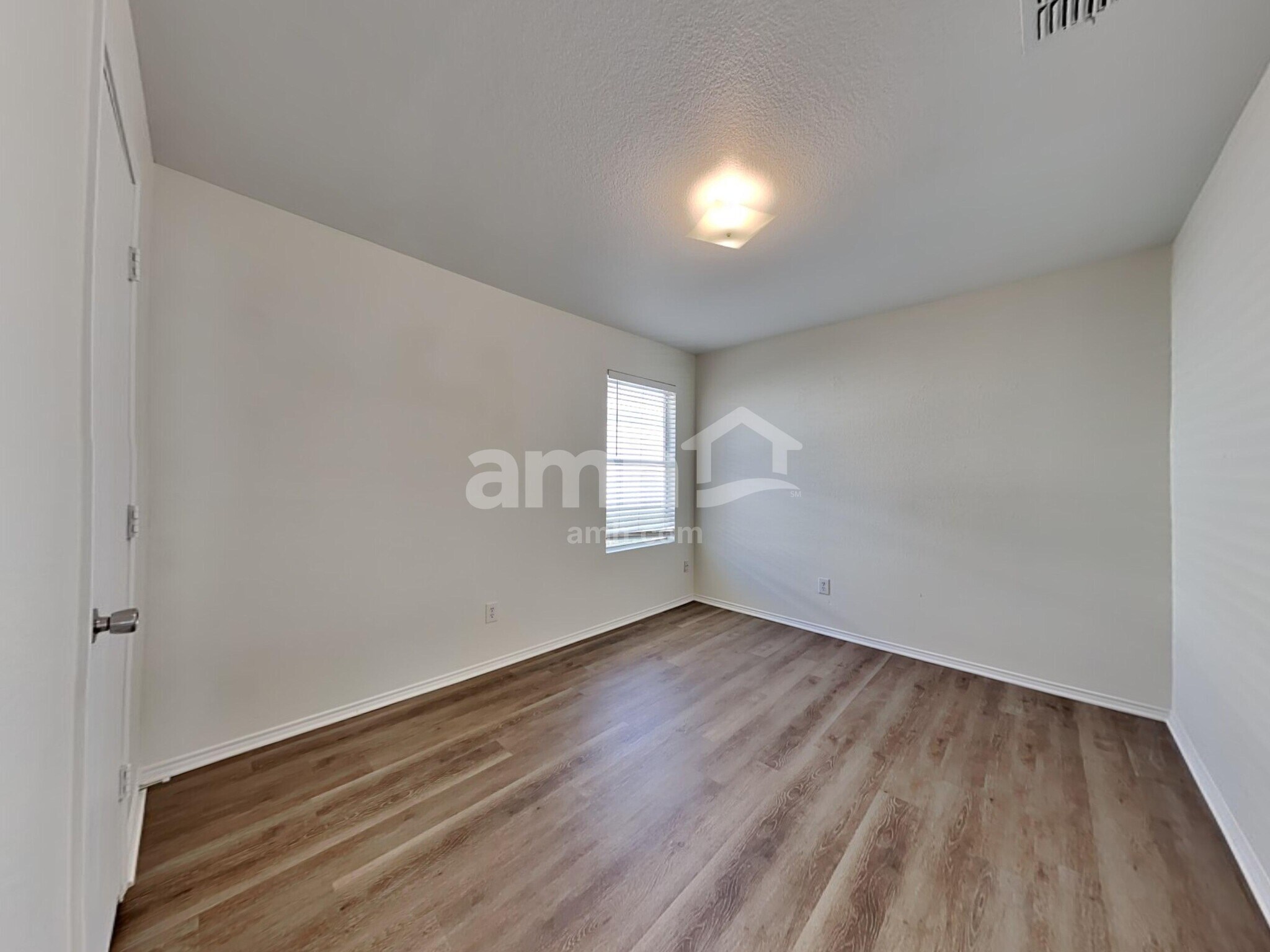 Building Photo - 812 Poncho Ln