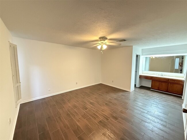 Building Photo - 16002 Havenhurst Dr