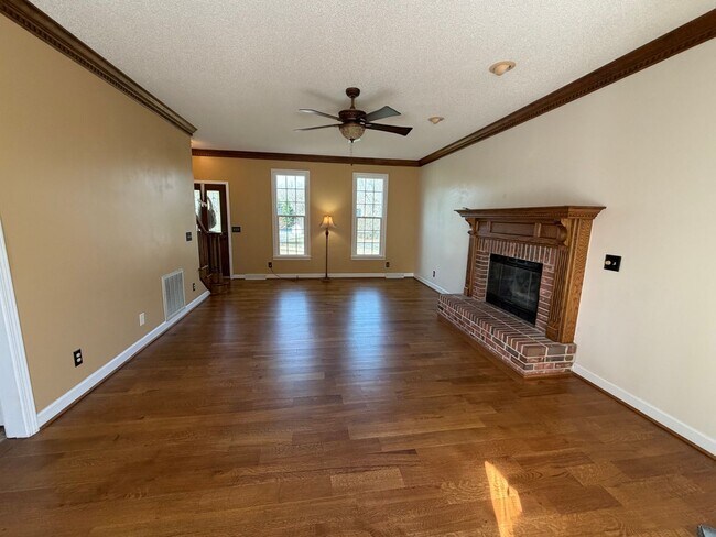 Building Photo - Prime Location in Half Mile Lake, Greenville, SC