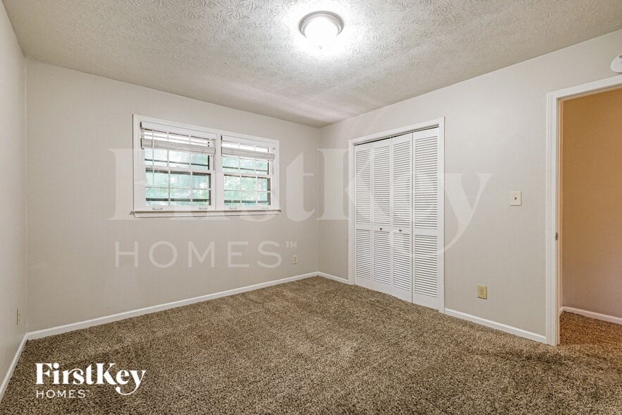Building Photo - 5659 Fern Creek Dr SW