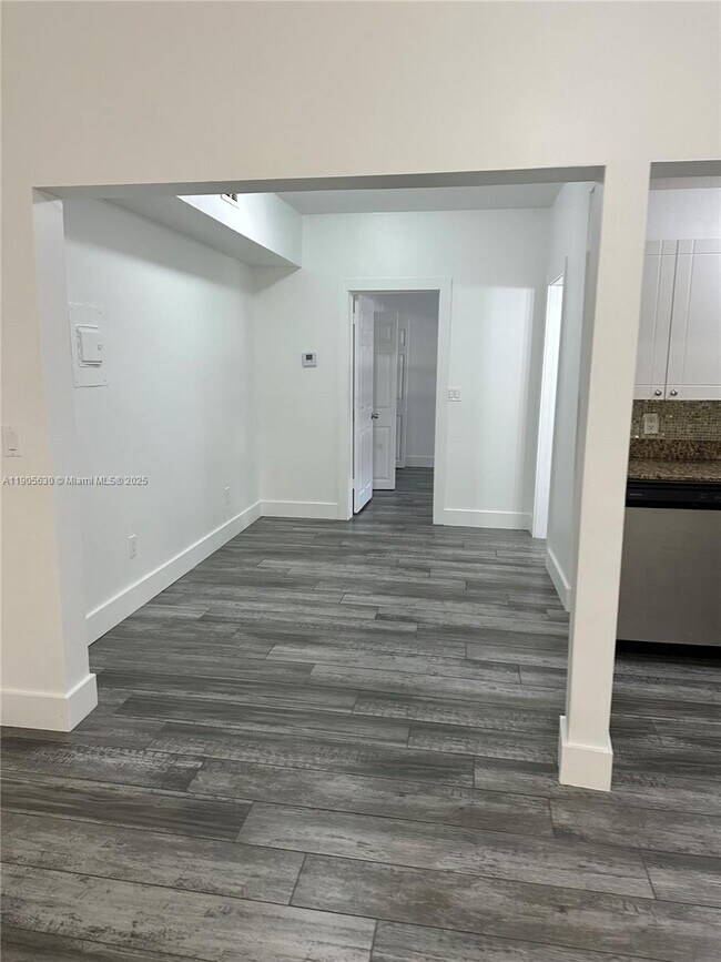 Building Photo - 2500 NE 192 St