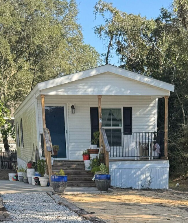 Building Photo - Cute! - 2-Bedroom/ 1-Bath- Mobile Home
