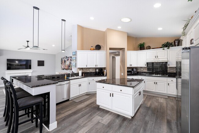 Building Photo - 29581 W Laguna Dr