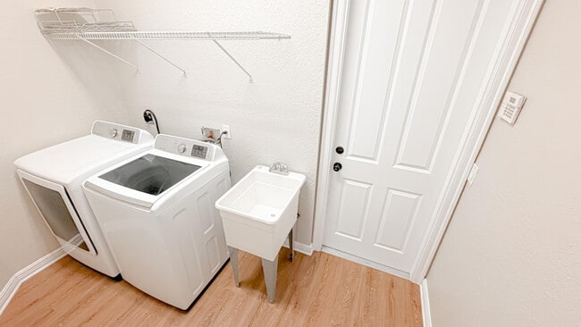 Building Photo - 4002 SW Jarmer Rd