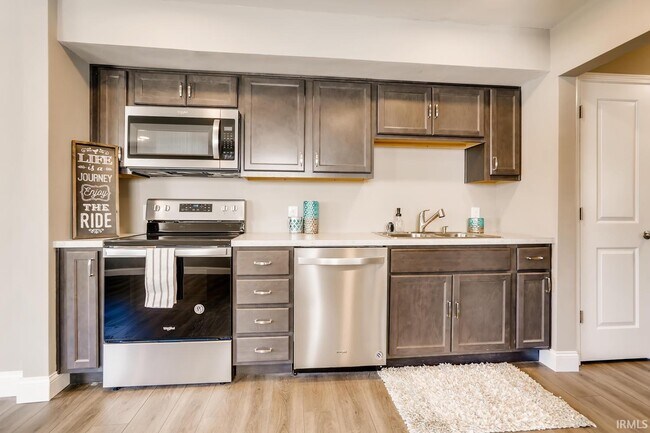 Building Photo - 2161 Washington Ave