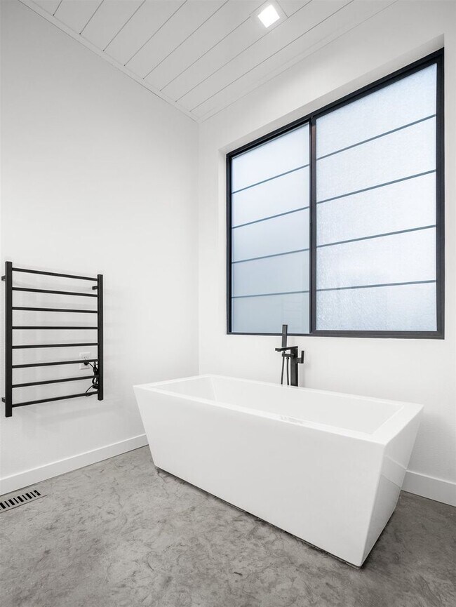 Building Photo - Modern Newly Built 4 Bed, 3 Bath Home!