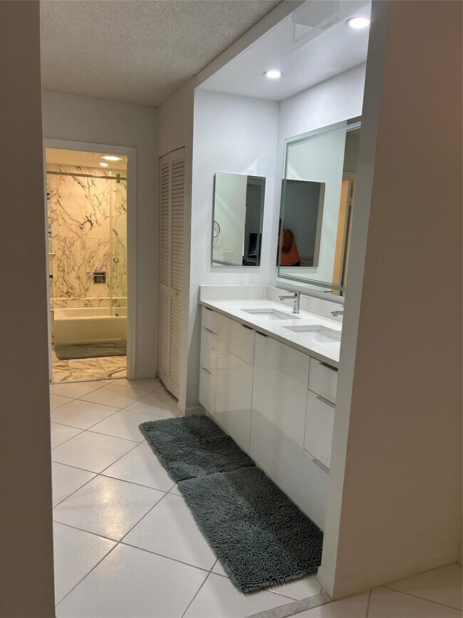 Building Photo - 5100 N Ocean Blvd