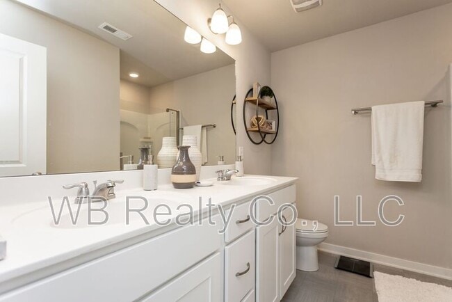 Building Photo - 9750 Turnpoint Dr