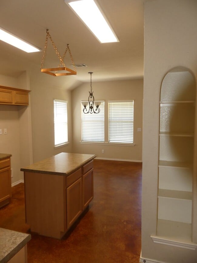 Building Photo - PRICE DROP !!