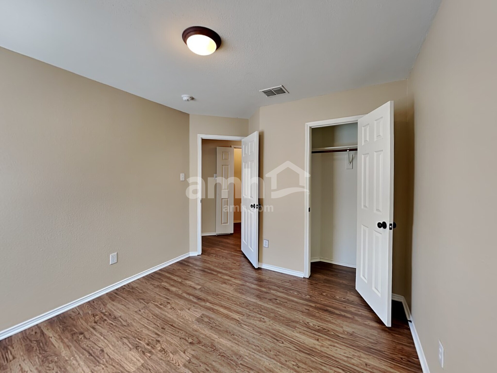 Building Photo - 2020 Fairview Dr