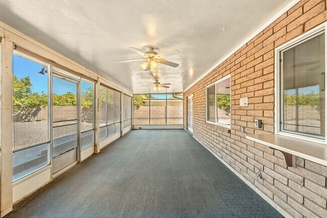 Building Photo - Beautiful 3 bed, 2 bath w/ bonus Room, loc...
