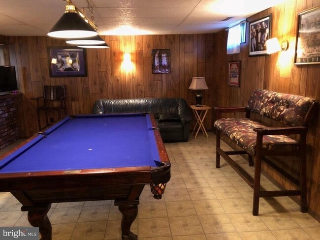 Building Photo - 425 Gatewood Ct