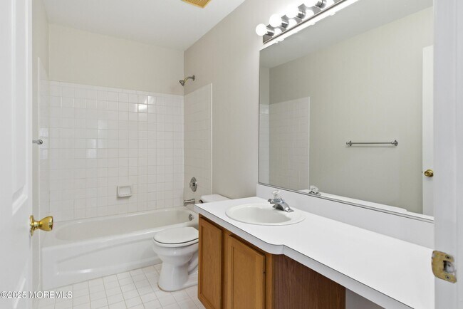 Building Photo - 857 Woodbury Dr