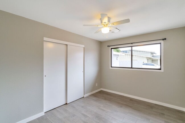 Building Photo - Prime ASU-Area Property: 6-Bedroom Pool Home with 2-Car Garage