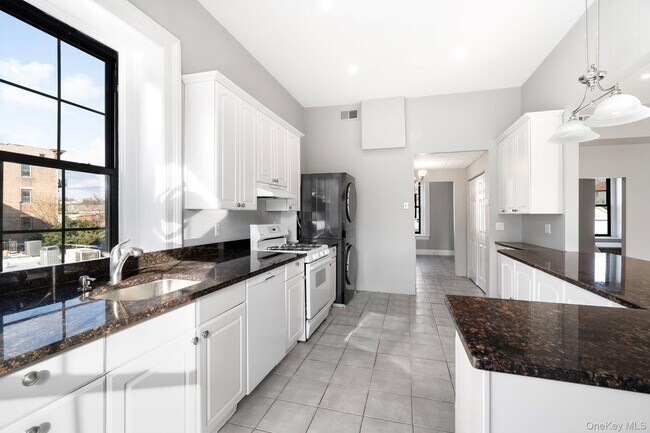 Building Photo - 101 Main St