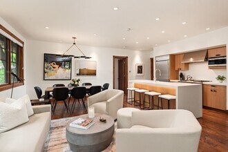 Building Photo - 503 W Main St