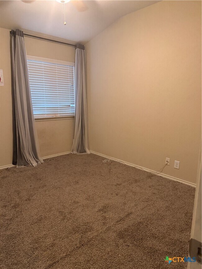 Building Photo - 647 Tom Kemp Dr