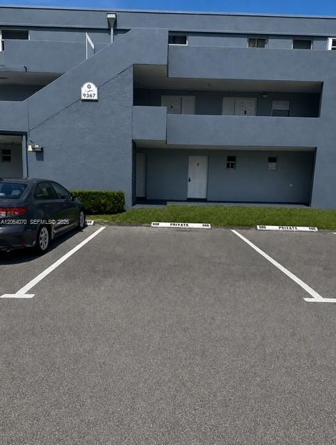 Building Photo - 9367 Fontainebleau Blvd
