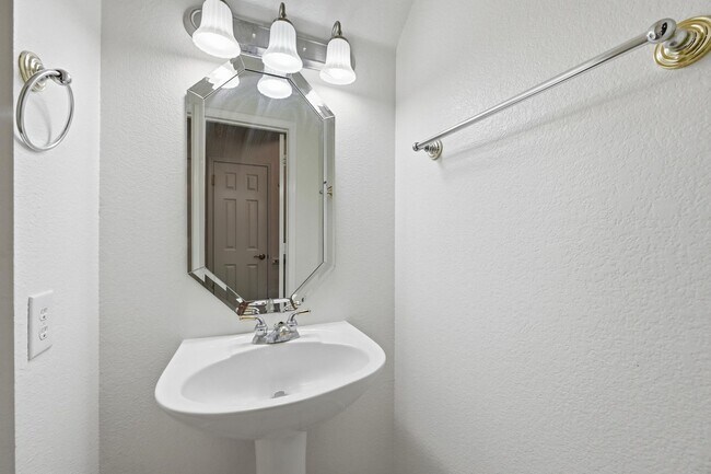 Building Photo - Beautiful home in Hurst-Euless-Bedford ISD