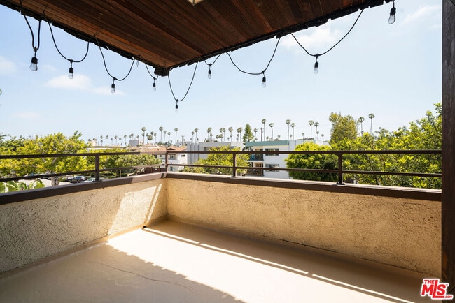 Building Photo - 817 10th St