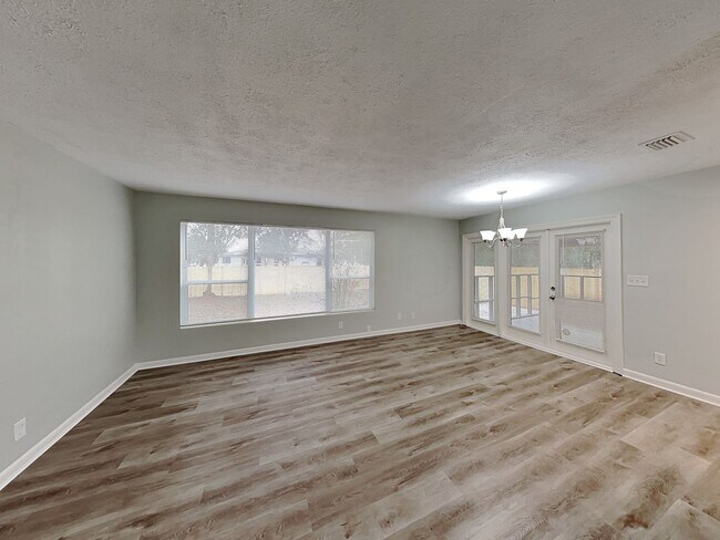 Building Photo - Updated 3 Bed, 2 Bath Home with Fenced Yard & Sunroom in Jacksonville, FL