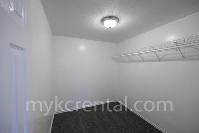 Building Photo - 3026 S 33rd St