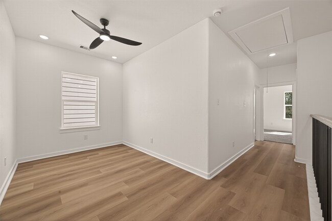 Building Photo - 9332 Waller St