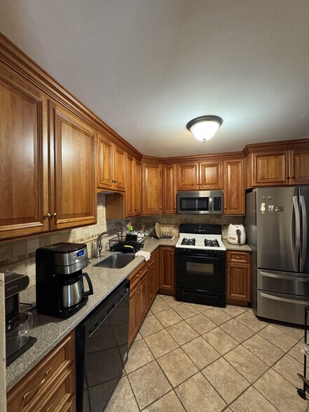 Updated dishwasher. microwave and refrigerator - 2 Belmont