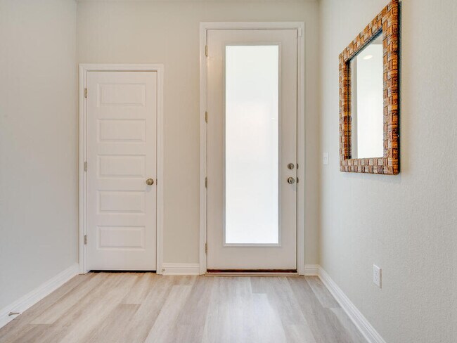 Building Photo - 7700 Dylan Dr
