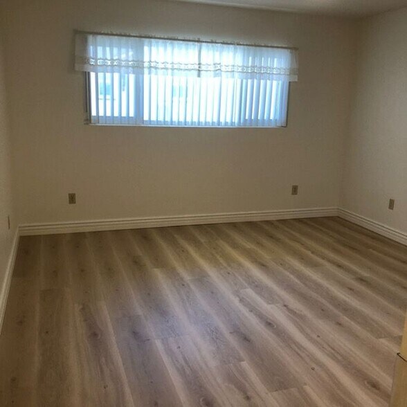 Building Photo - 8322 Mango Ave