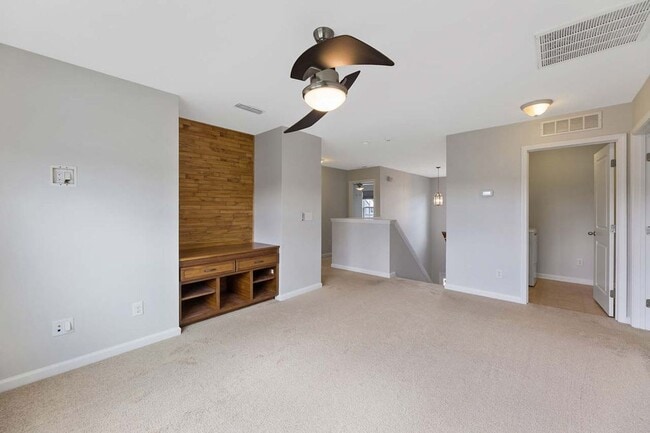 Building Photo - Welcome Home!!! Beautiful 3b 2.5b in Masse...