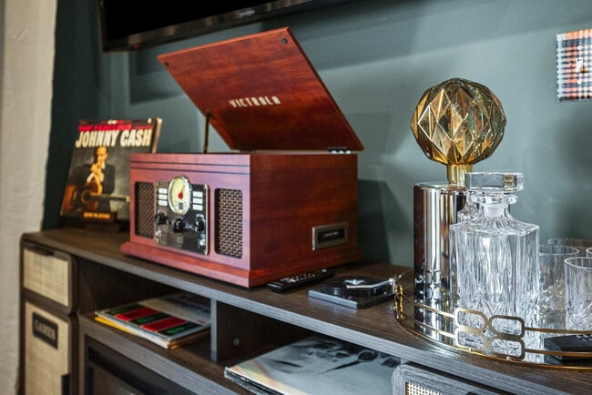 Building Photo - 245 Hermitage Ave