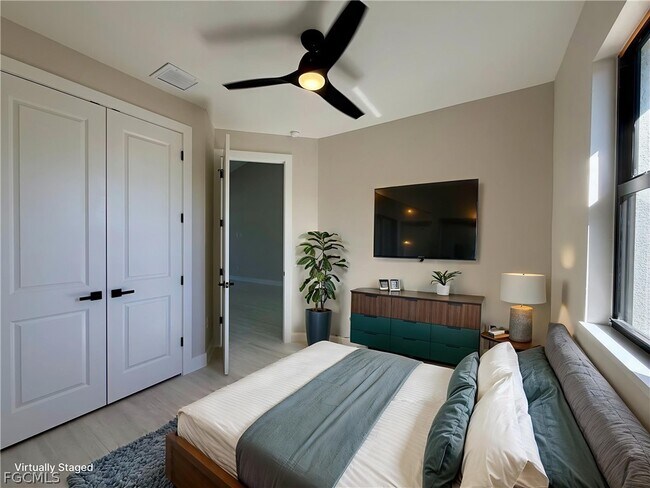 Building Photo - 102 NE 8th Pl